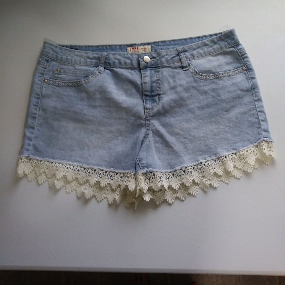 Juniors l.e.i. shorts. Size 17